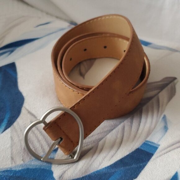 New Womens Western Heart Belt in Camel Beige 40½" - Picture 6 of 6